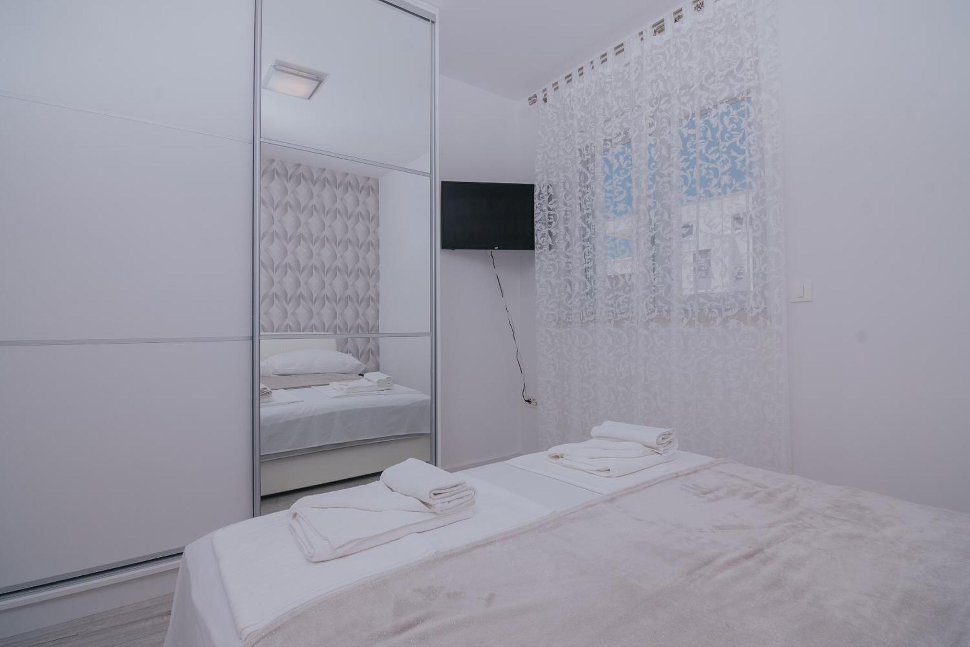 Apartments Pool Villa Aldura Новалья Номер фото
